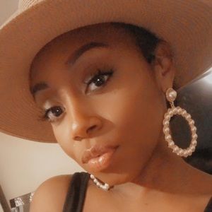 Meet your Posher, Donika
